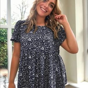 SHEIN flowy top. Never worn. Size 4x but more like 2x/3x for size 18/20.